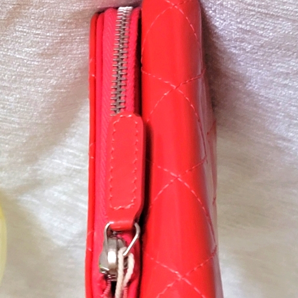 COA CHANEL Pink Quilted Patent Leather Classic Wallet - Picture 12 of 16